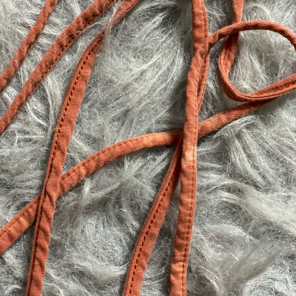 AMERICAN EAGLE CROSS STRAP CROP TOP - Picture 6 of 6